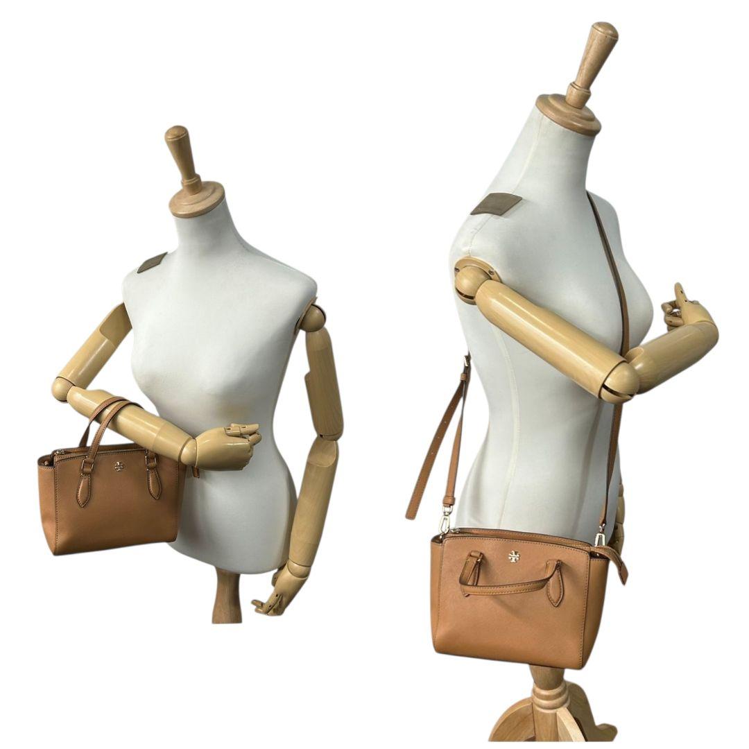 美品 トリーバーチ ハンドバッグ 茶 サフィアーノ 2way レザー PVC s42 ショルダーバッグ トートバッグ 自立可 斜め掛け可 ブラウン ゴールド金具 ロゴプレート 本革 TORY BURCH