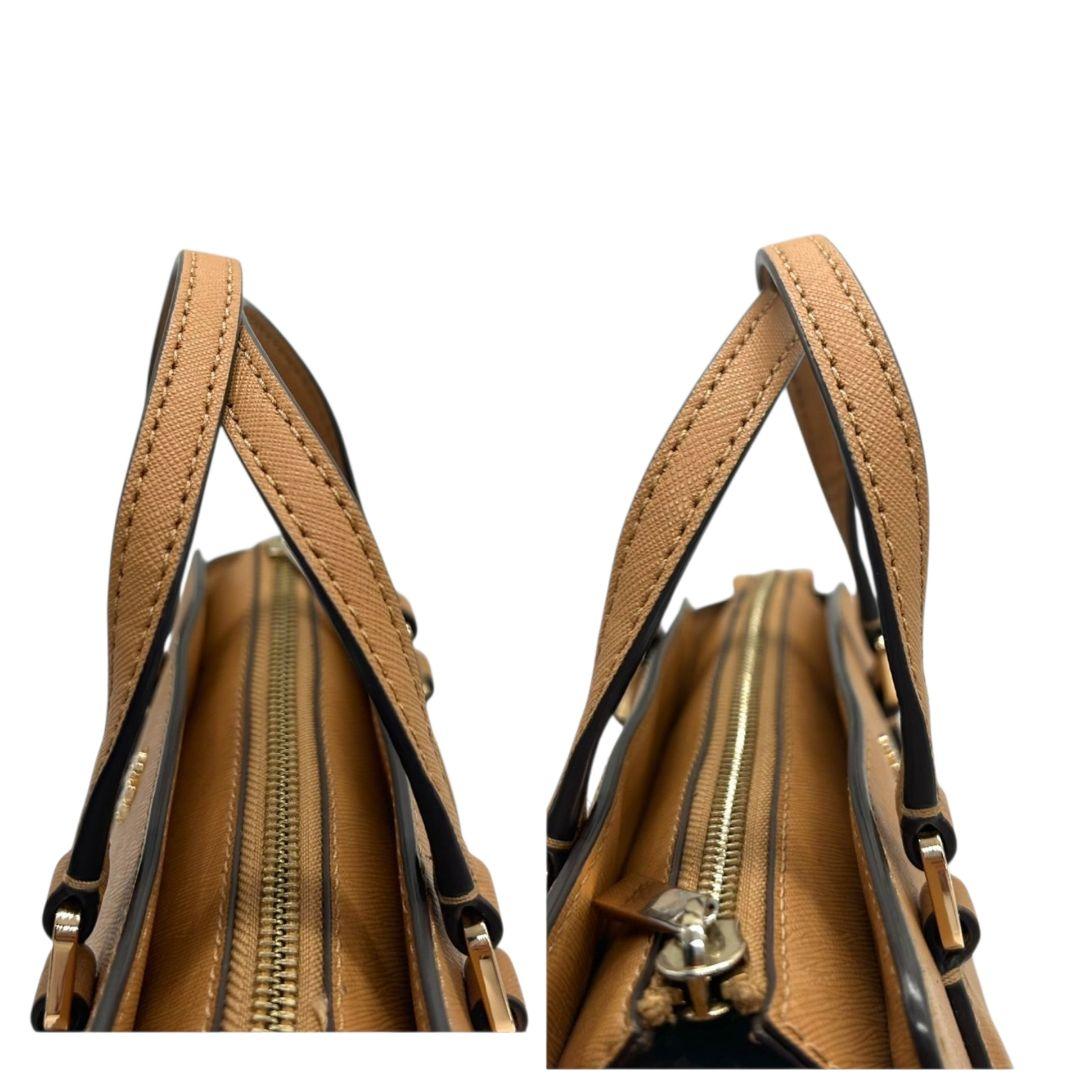 美品 トリーバーチ ハンドバッグ 茶 サフィアーノ 2way レザー PVC s42 ショルダーバッグ トートバッグ 自立可 斜め掛け可 ブラウン ゴールド金具 ロゴプレート 本革 TORY BURCH
