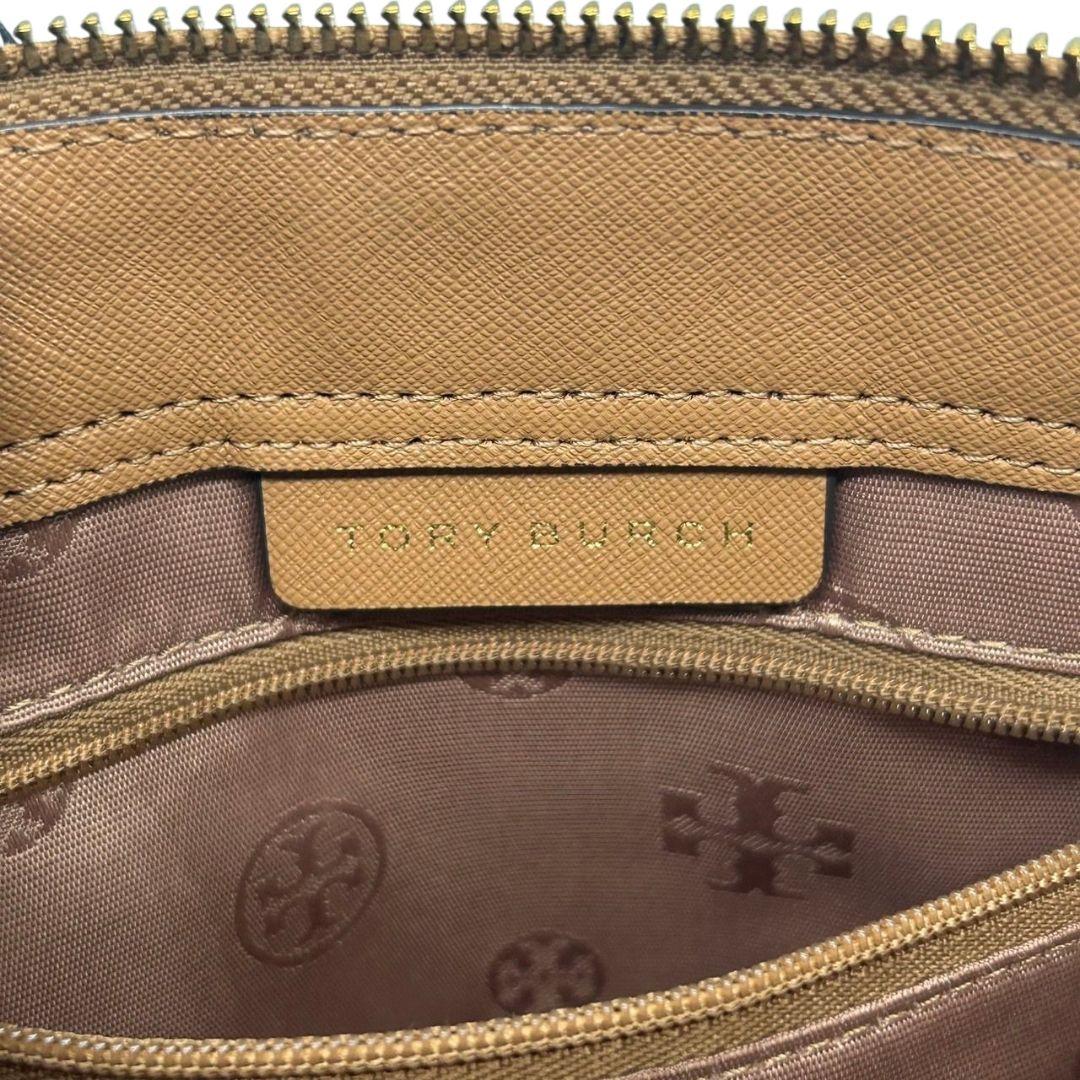 美品 トリーバーチ ハンドバッグ 茶 サフィアーノ 2way レザー PVC s42 ショルダーバッグ トートバッグ 自立可 斜め掛け可 ブラウン ゴールド金具 ロゴプレート 本革 TORY BURCH