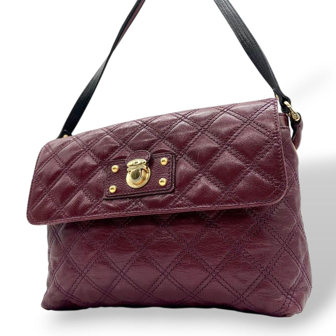 マークジェイコブス MARC JACOBS ショルダーバッグ ワインレッド レッド キルティング フラップ 2way 斜め掛け可 レザー 本革 ゴールド金具 ターンロック T1 レディース