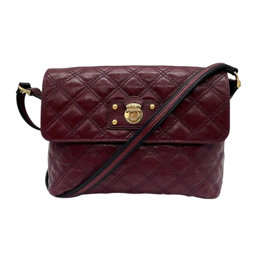 マークジェイコブス MARC JACOBS ショルダーバッグ ワインレッド レッド キルティング フラップ 2way 斜め掛け可 レザー 本革 ゴールド金具 ターンロック T1 レディース