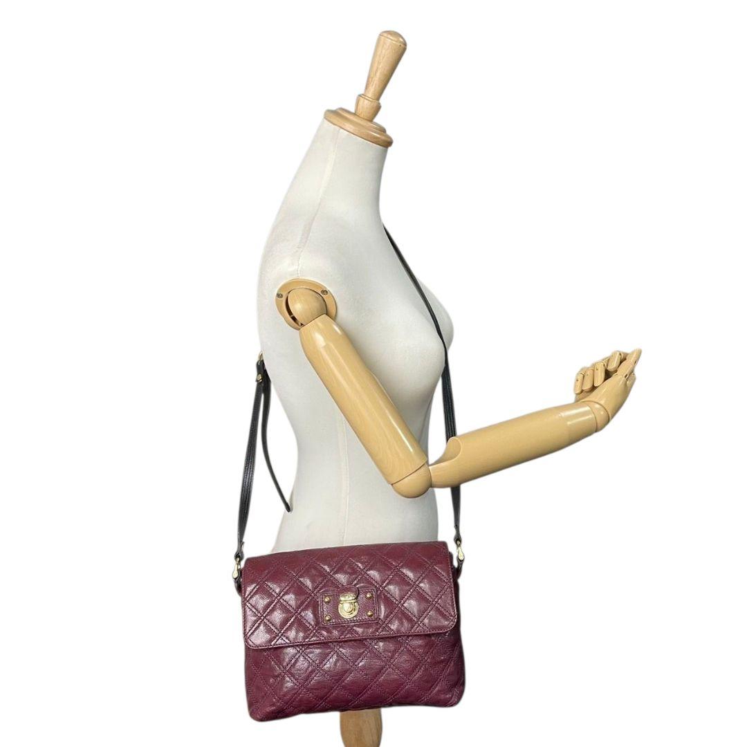 マークジェイコブス MARC JACOBS ショルダーバッグ ワインレッド レッド キルティング フラップ 2way 斜め掛け可 レザー 本革 ゴールド金具 ターンロック T1 レディース