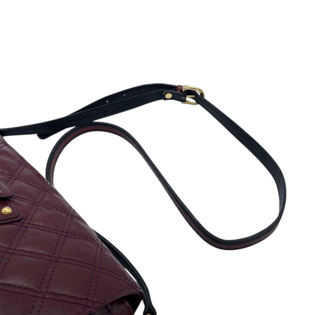 マークジェイコブス MARC JACOBS ショルダーバッグ ワインレッド レッド キルティング フラップ 2way 斜め掛け可 レザー 本革 ゴールド金具 ターンロック T1 レディース