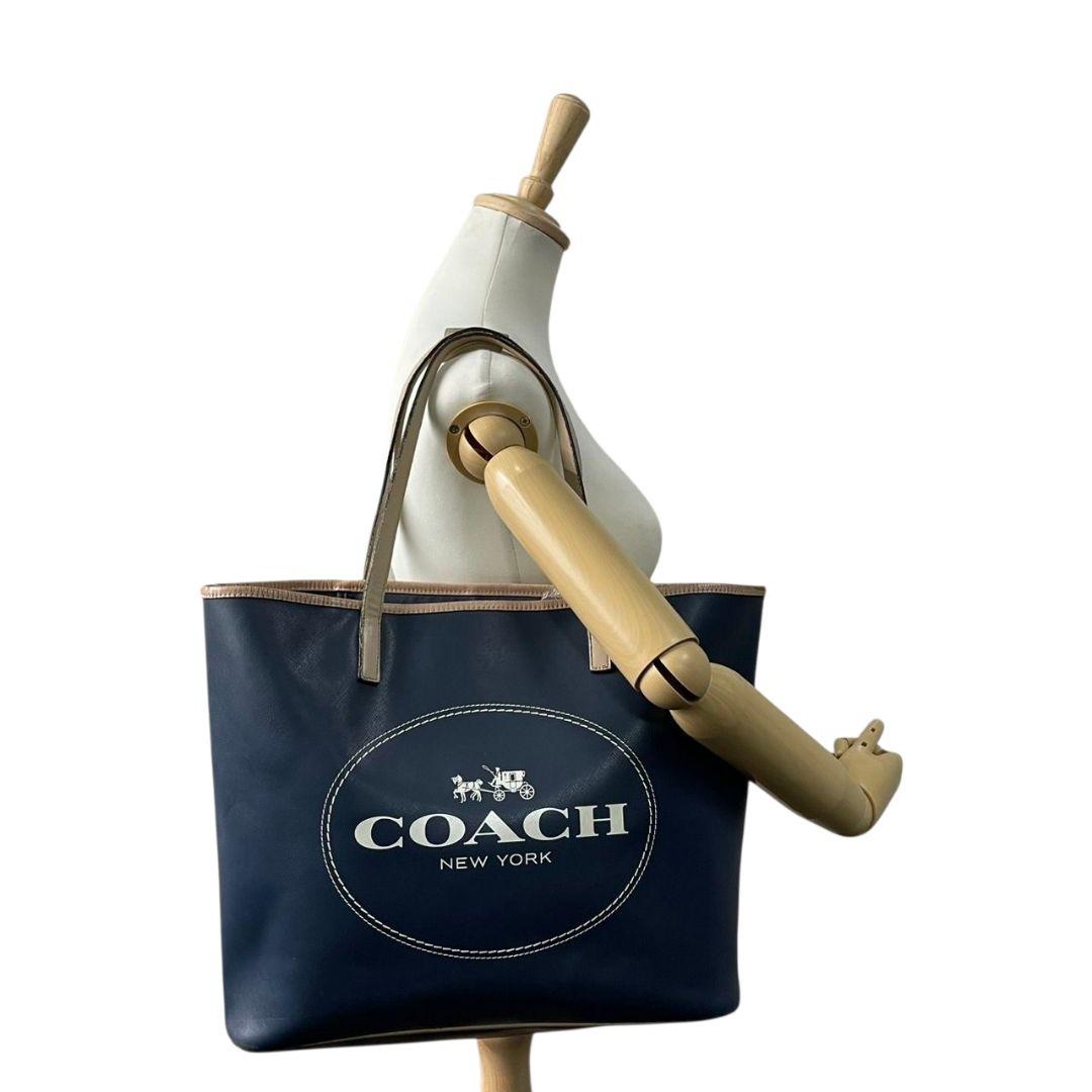 COACH コーチ トートバッグ ネイビー 紺 ベージュ デカロゴ ワンショルダー レザー 本革 ハンドバッグ A4収納 自立可 肩掛け可 シルバー金具 ロゴ F31315 u12 高級感