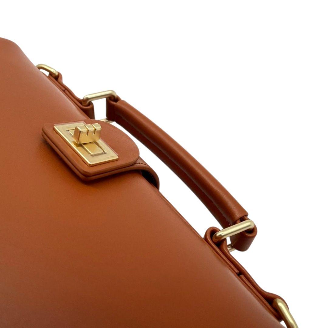 スターバックス　ハンドバッグ　茶　ロゴ　がま口　斜め掛け可　2way　F　ショルダーバッグ　トートバッグ　レザー　本革　ブラウン　ゴールド金具