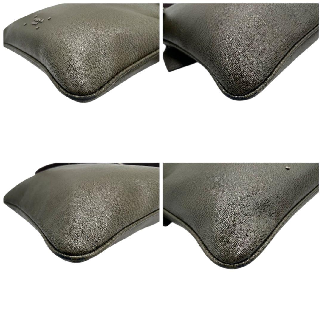 フルラ ショルダーバッグ 緑 グリーン ウォモ レザー 本革 斜め掛け可 ロゴプレート シルバー金具 ロゴタグ s77 FURLA UOMO メンズ オシャレ 鑑定済 本物保証