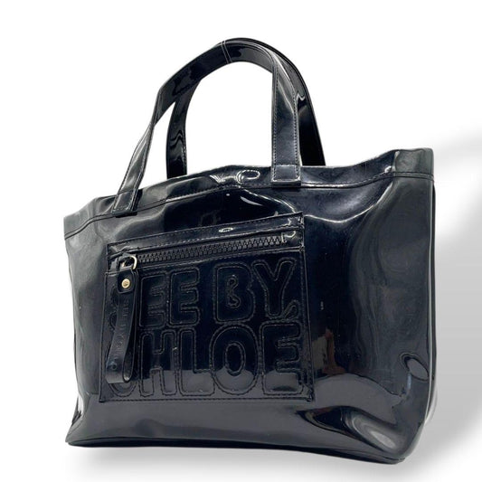 美品 シーバイクロエ トートバッグ 黒 デカロゴ シリコン SEE BY CHLOE u15 ワンショルダー ハンドバッグ ブラック ゴールド金具 肩掛け可 カジュアル モード おしゃれ