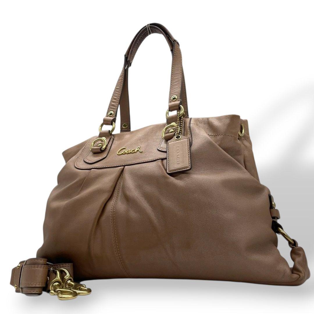 コーチ トートバッグ ベージュ ギャザー レザー 本革 2way ハンドバッグ ショルダーバッグ 斜め掛け可 ワンショルダー ゴールド金具 ロゴタグ チャーム付き COACH F15512