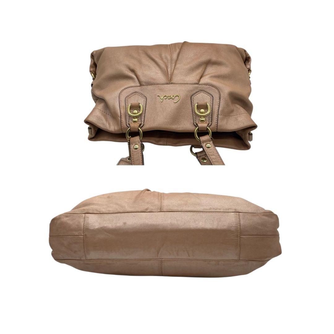 コーチ トートバッグ ベージュ ギャザー レザー 本革 2way ハンドバッグ ショルダーバッグ 斜め掛け可 ワンショルダー ゴールド金具 ロゴタグ チャーム付き COACH F15512