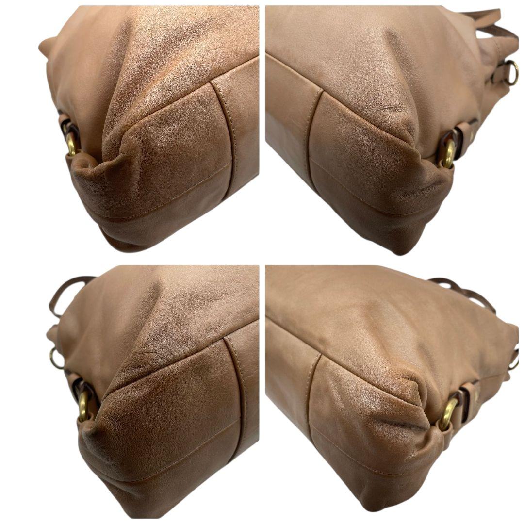 コーチ トートバッグ ベージュ ギャザー レザー 本革 2way ハンドバッグ ショルダーバッグ 斜め掛け可 ワンショルダー ゴールド金具 ロゴタグ チャーム付き COACH F15512