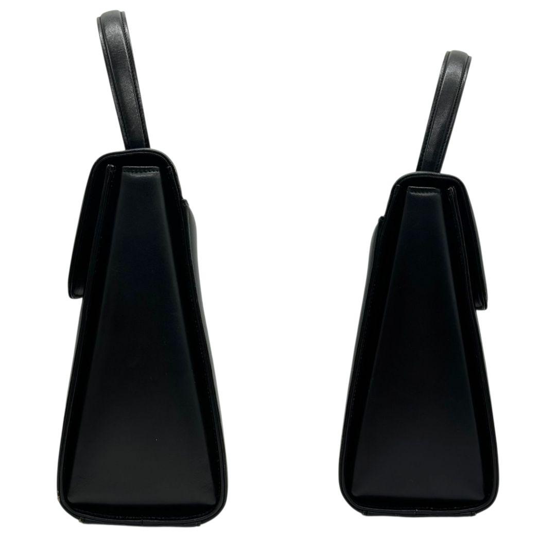 ジバンシィ GIVENCHY ハンドバッグ トートバッグ 黒 ブラック レザー 本革 4Gロゴ フラップ ロゴプレート 自立可 シルバー金具 レディース