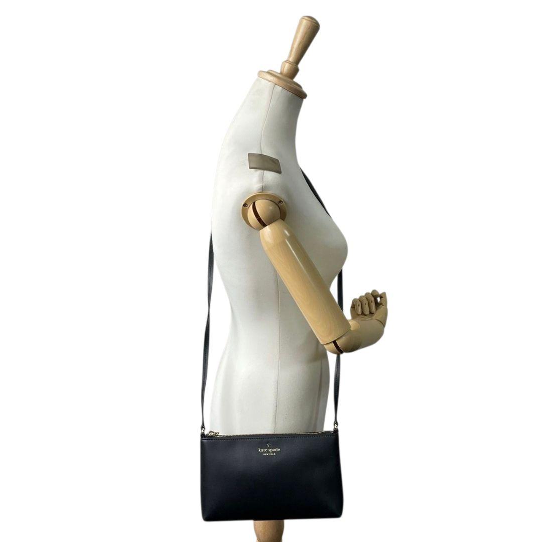 ケイトスペード　ショルダーバッグ　黒　ロゴ　レザー　斜め掛け可　u17　本革　ブラック　ゴールド金具　kate spade