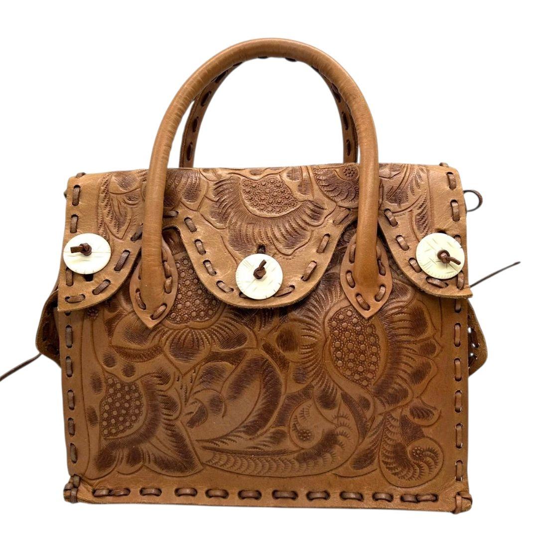 美品 カービングトライブス ハンドバッグ 茶 カービングバッグ 型押し レザー 本革 フラップ トートバッグ 自立可 ブラウン Carving Tribes H 上品デザイン オシャレ