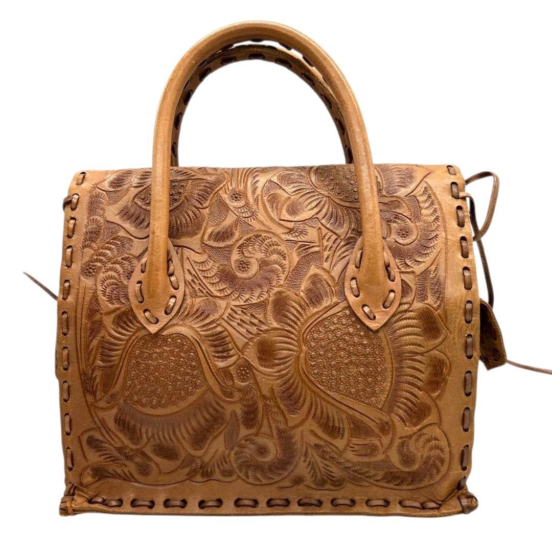 美品 カービングトライブス ハンドバッグ 茶 カービングバッグ 型押し レザー 本革 フラップ トートバッグ 自立可 ブラウン Carving Tribes H 上品デザイン オシャレ