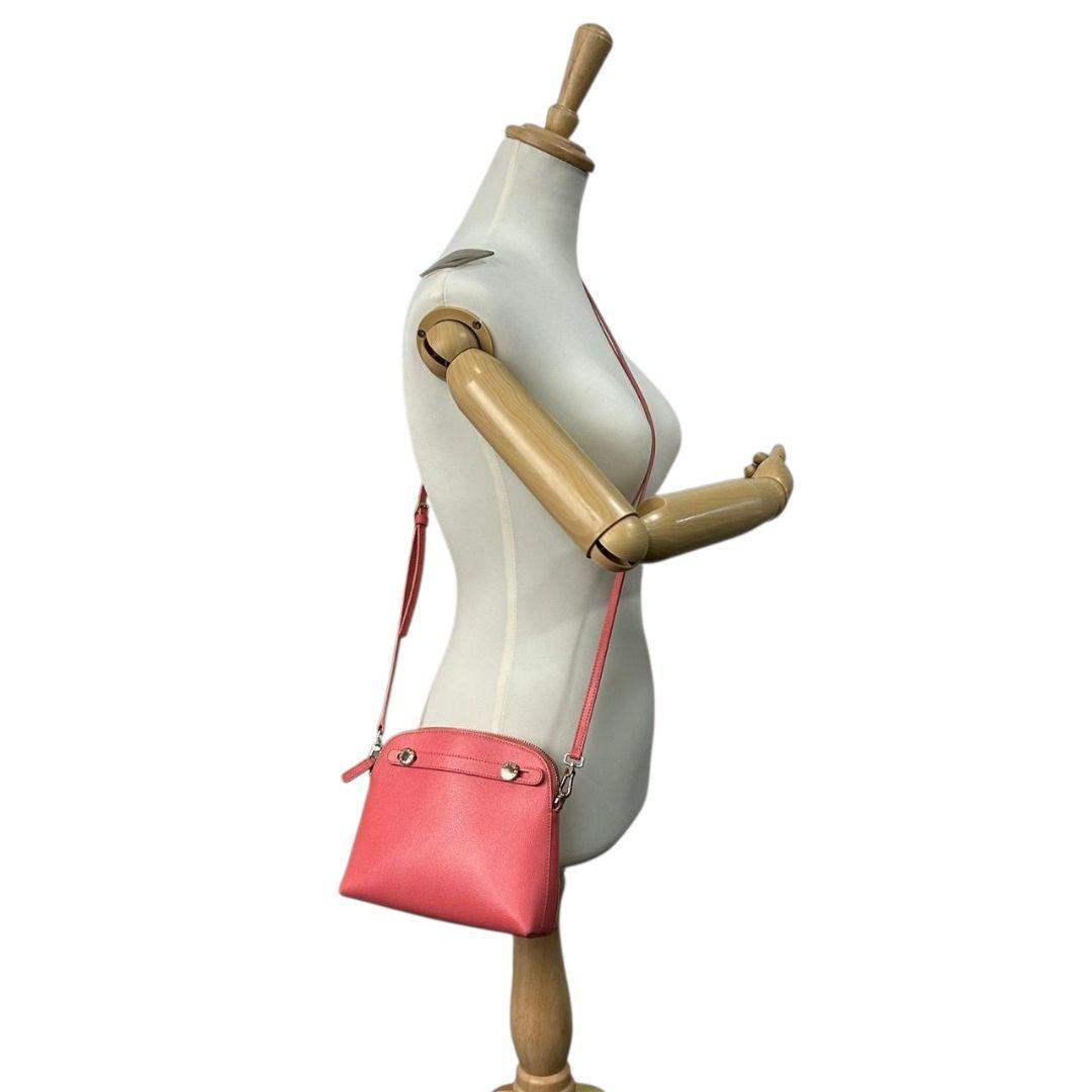 フルラ FURLA ショルダーバッグ 斜め掛け可 レッド コーラル レザー 本革 ロゴプレート ゴールド金具 s74 レディース