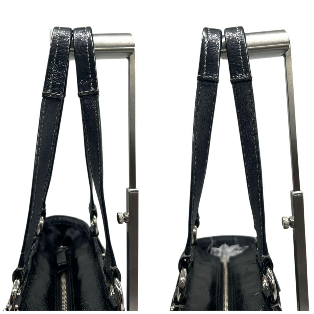 コーチ トートバッグ 黒 シグネチャー ワンショルダー エナメル レザー ハンドバッグ A4収納 肩掛け可 肩かけ可 ロゴプレート ロゴタグ チャーム付き シルバー金具 F19462 ブラック COACH s30