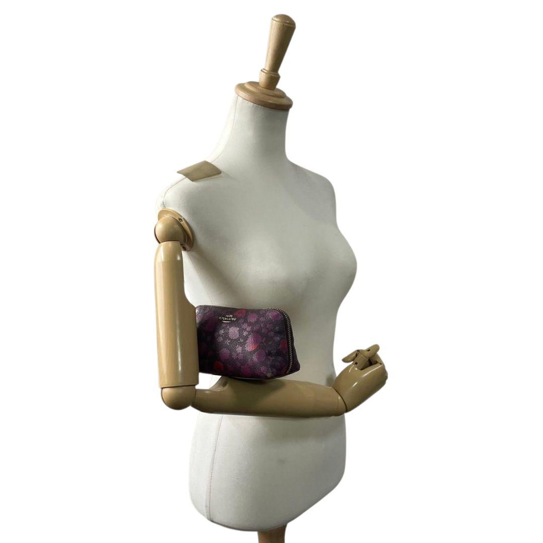 コーチ ポーチ 紫 パープル 花柄 レッド ロゴ PVC レザー 本革 COACH 53534 シルバー金具 おしゃれ かわいい 小物入れ 化粧ポーチ ブランド