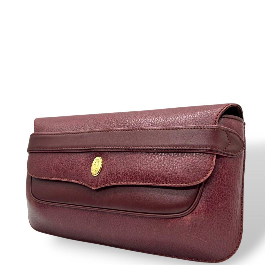 カルティエ マストライン セカンドバッグ 赤 Cロゴ フラップ クラッチバッグ レザー 本革 ボルドー ワインレッド ゴールド金具 ロゴプレート Cartier A6