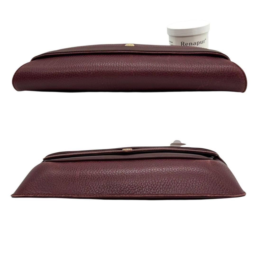 カルティエ マストライン セカンドバッグ 赤 Cロゴ フラップ クラッチバッグ レザー 本革 ボルドー ワインレッド ゴールド金具 ロゴプレート Cartier A6