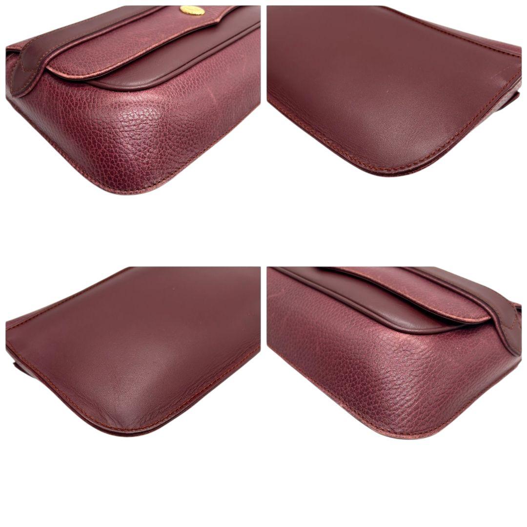 カルティエ マストライン セカンドバッグ 赤 Cロゴ フラップ クラッチバッグ レザー 本革 ボルドー ワインレッド ゴールド金具 ロゴプレート Cartier A6