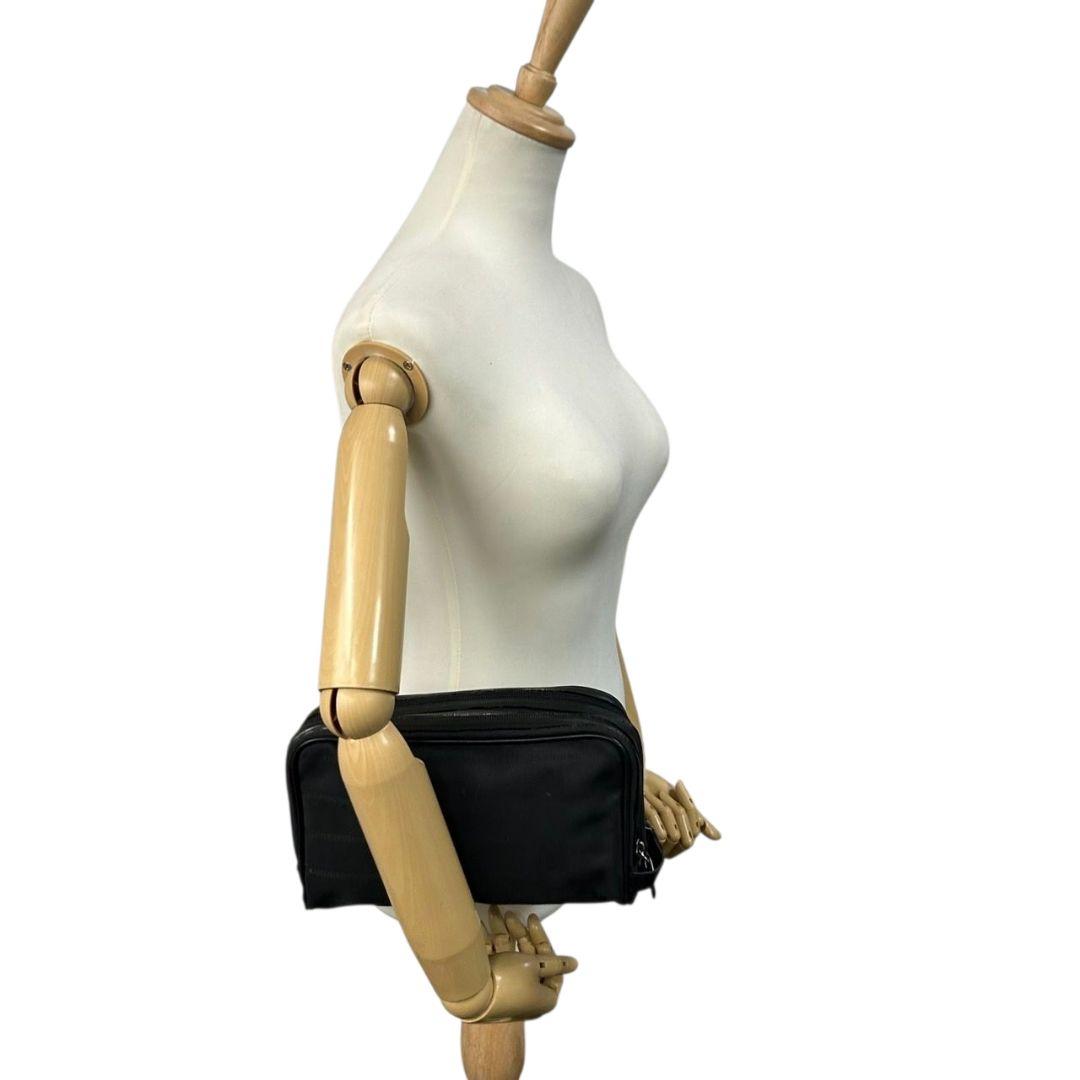 GIANNI VERSACE ジャンニヴェルサーチ セカンドバッグ クラッチ 黒 ブラック メデューサ 総柄 ナイロン ロゴ 自立可 シルバー金具 ブランドロゴ U9