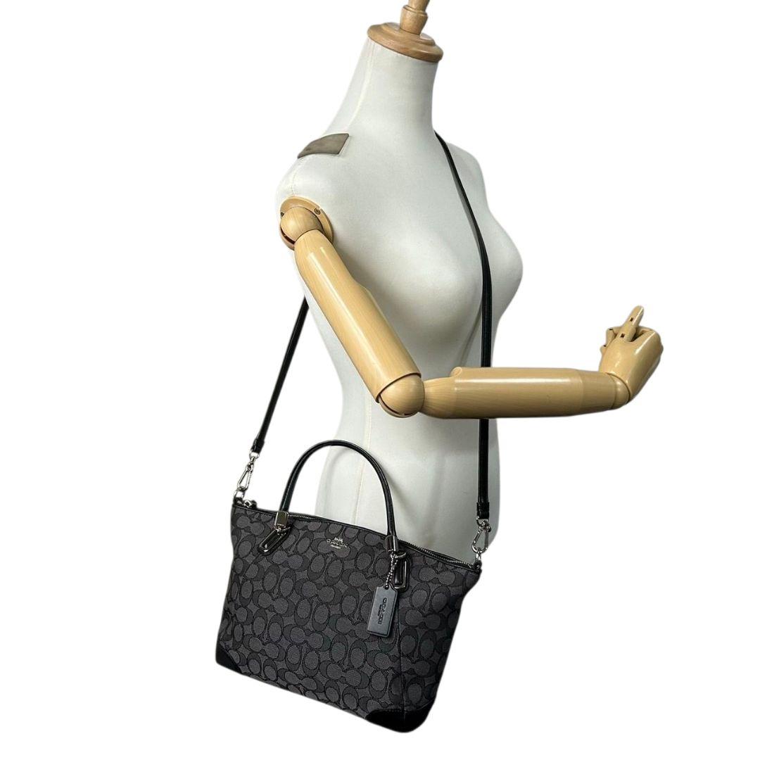 美品 コーチ ハンドバッグ 黒 ブラック シグネチャー 2way キャンバス レザー ショルダーバッグ トートバッグ 斜め掛け可 シルバー金具 ロゴタグ COACH 33737 T5