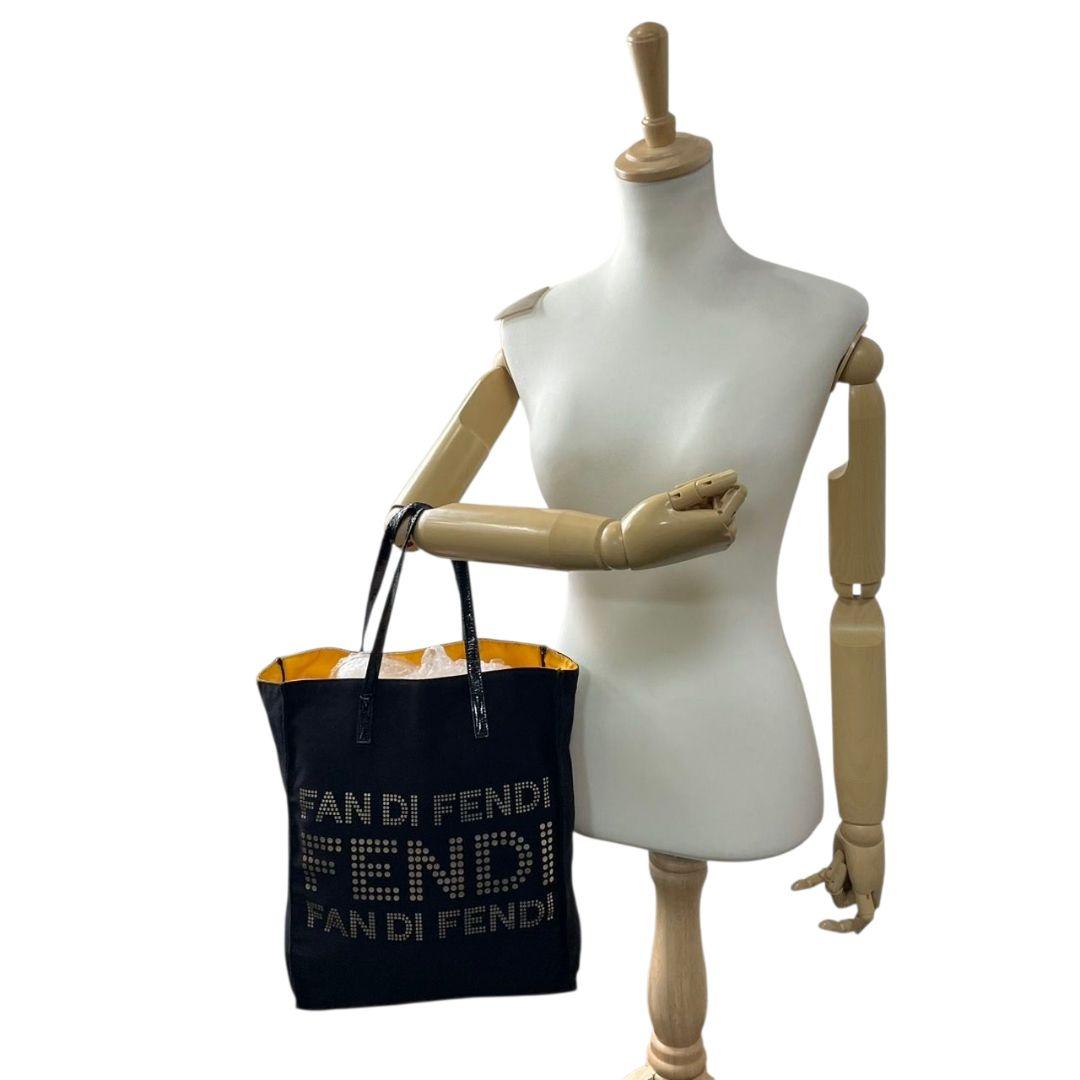 フェンディ FENDI トートバッグ デカロゴ スタッズ ワンショルダー ブラック 黒 キャンバス レザー A4収納可 肩掛け可 ハンドバッグ 本革 ヴィンテージ T1