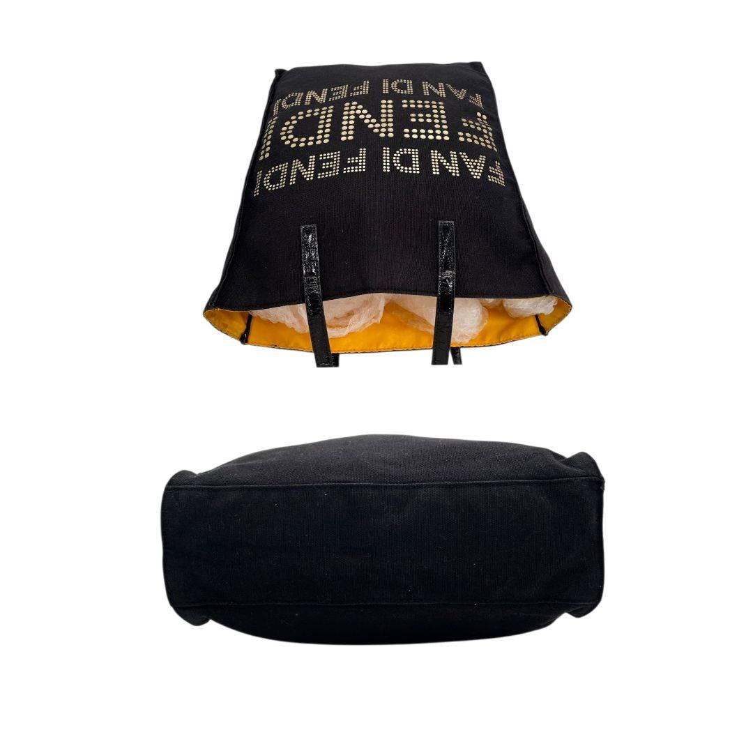 フェンディ FENDI トートバッグ デカロゴ スタッズ ワンショルダー ブラック 黒 キャンバス レザー A4収納可 肩掛け可 ハンドバッグ 本革 ヴィンテージ T1