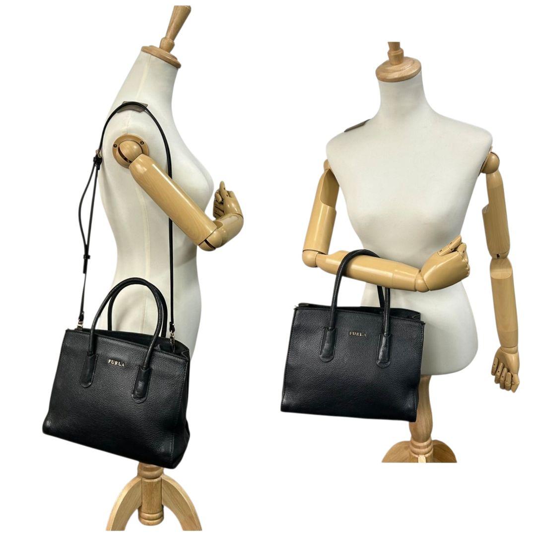 フルラ FURLA ハンドバッグ 黒 ブラック ロゴ 2way A4収納 自立可 レザー 本革 トートバッグ ショルダーバッグ 斜め掛け可 ゴールド金具 s62 レディース