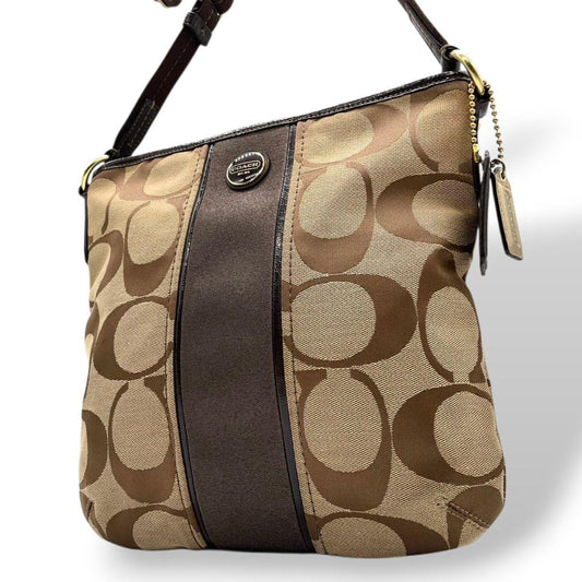 コーチ ショルダーバッグ 茶 ブラウン シグネチャー 斜め掛け可 キャンバス パテントレザー 本革 ロゴタグ ロゴプレート ゴールド金具 F21905 COACH おしゃれ 通勤 通学