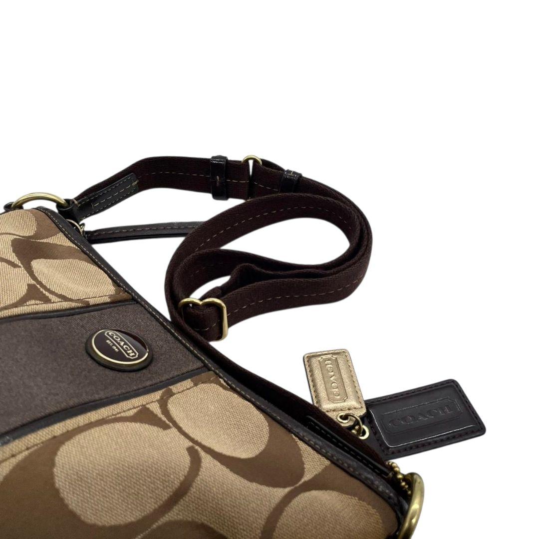 コーチ ショルダーバッグ 茶 ブラウン シグネチャー 斜め掛け可 キャンバス パテントレザー 本革 ロゴタグ ロゴプレート ゴールド金具 F21905 COACH おしゃれ 通勤 通学