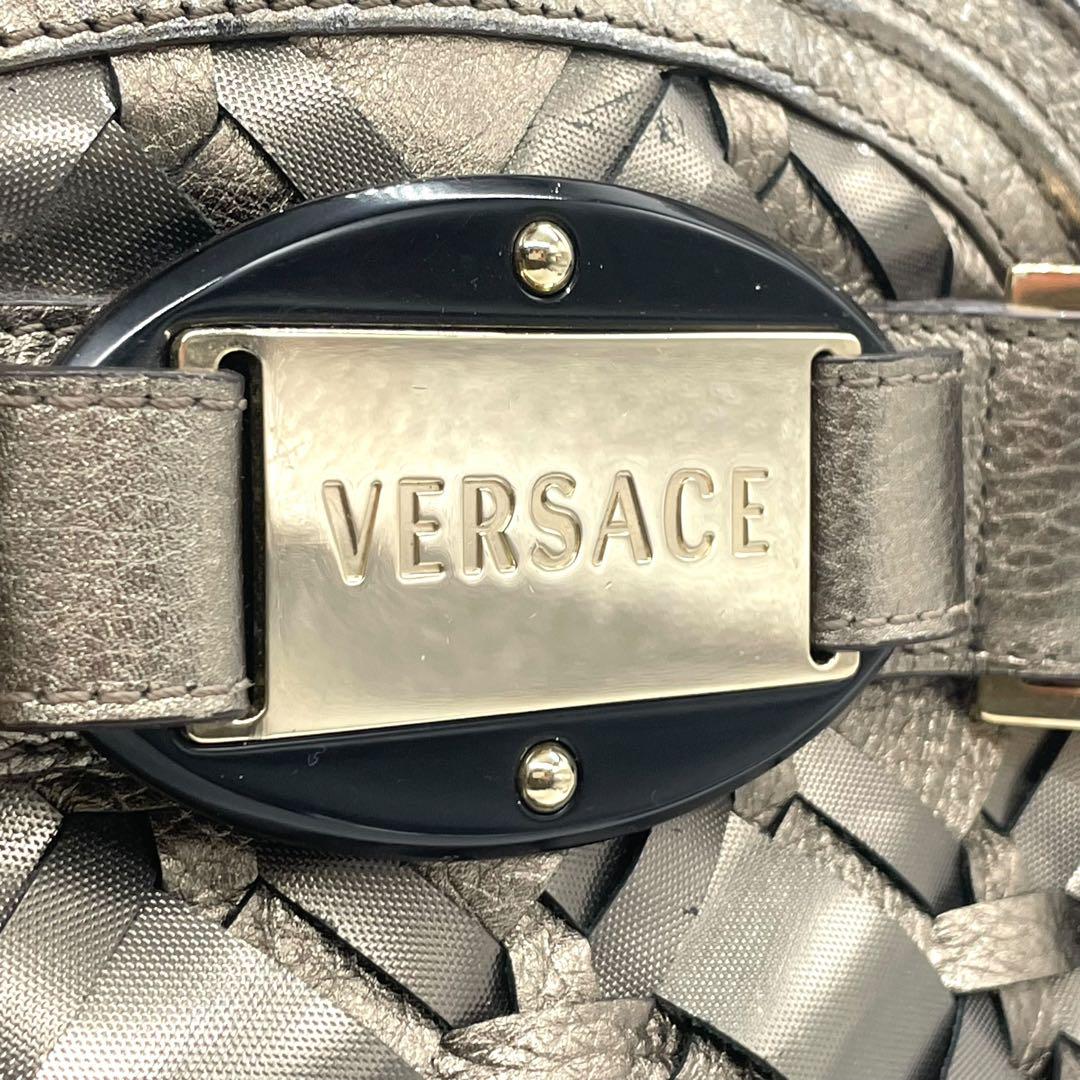 ヴェルサーチ トートバッグ グレー シルバー ブロンズ グラデーションカラー 編み込み レザー T5 肩掛け ワンショルダーバッグ ハンドバッグ ゴールド金具 ロゴ刻印 VERSACE