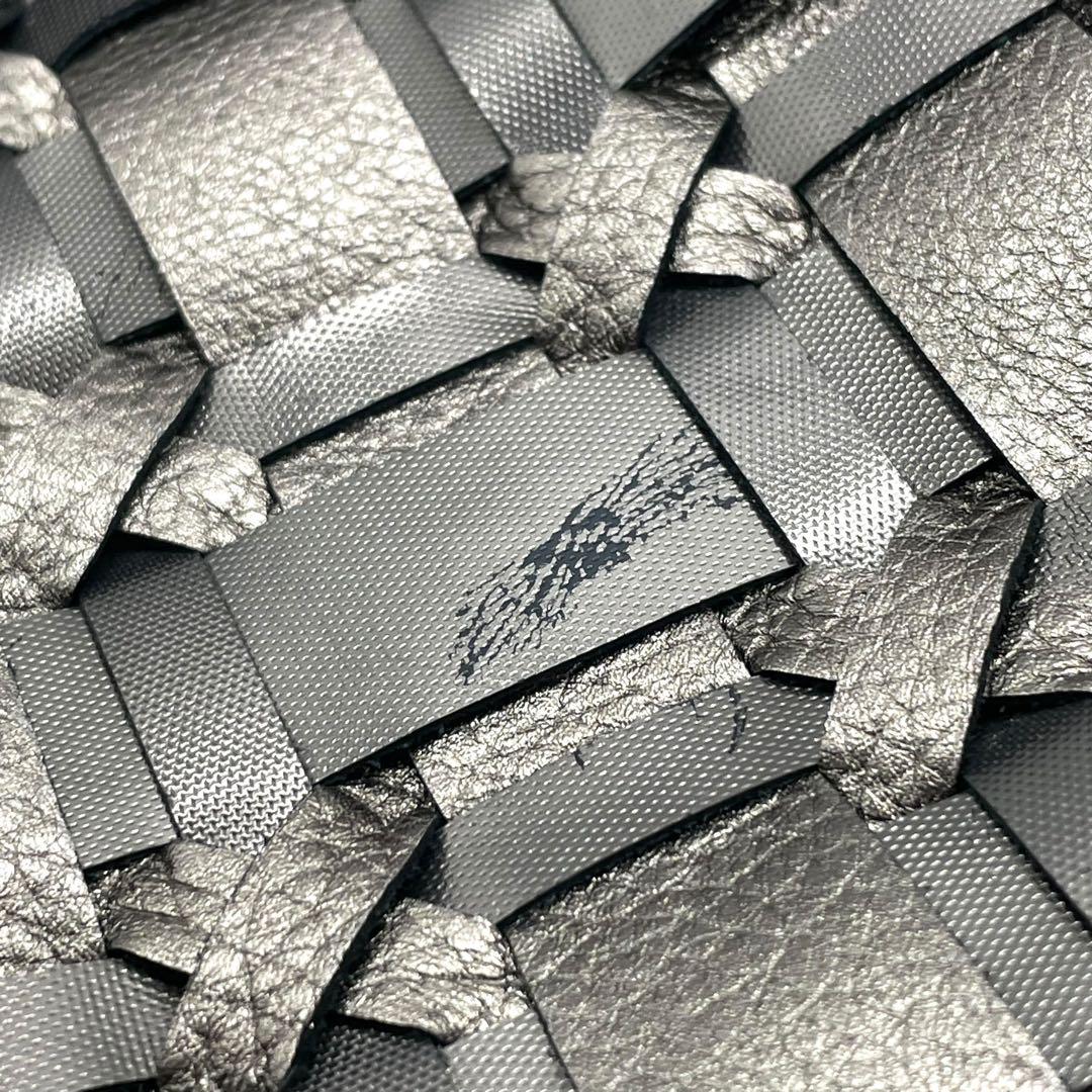 ヴェルサーチ トートバッグ グレー シルバー ブロンズ グラデーションカラー 編み込み レザー T5 肩掛け ワンショルダーバッグ ハンドバッグ ゴールド金具 ロゴ刻印 VERSACE