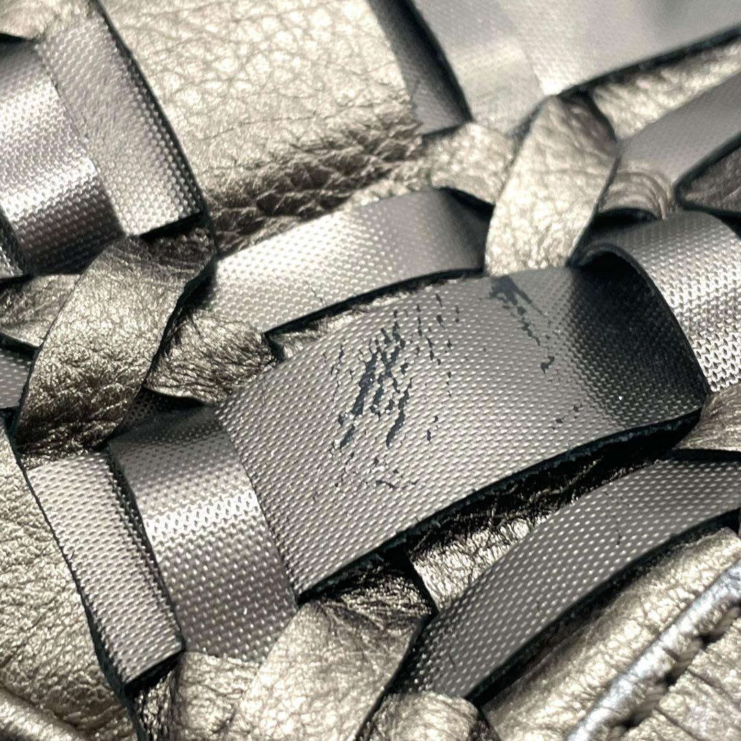 ヴェルサーチ トートバッグ グレー シルバー ブロンズ グラデーションカラー 編み込み レザー T5 肩掛け ワンショルダーバッグ ハンドバッグ ゴールド金具 ロゴ刻印 VERSACE