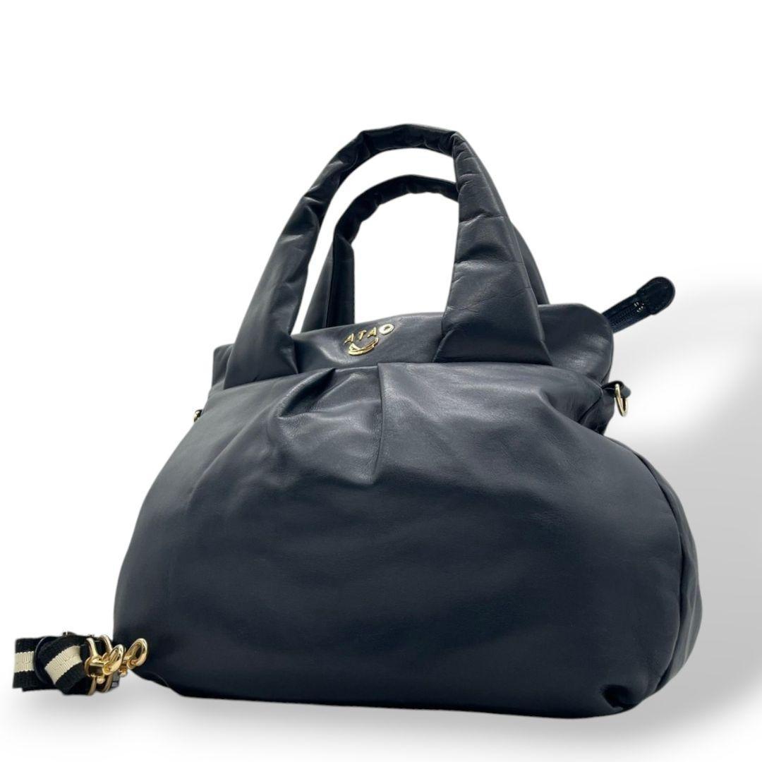 アタオ ハンドバッグ 2way 紺 エミュ レザー ギャザー A4収納 斜め掛け可 ゴールド金具 ロゴプレート 自立可 ATAO ショルダーバッグ トートバッグ