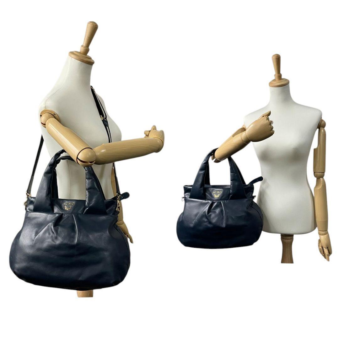 アタオ ハンドバッグ 2way 紺 エミュ レザー ギャザー A4収納 斜め掛け可 ゴールド金具 ロゴプレート 自立可 ATAO ショルダーバッグ トートバッグ